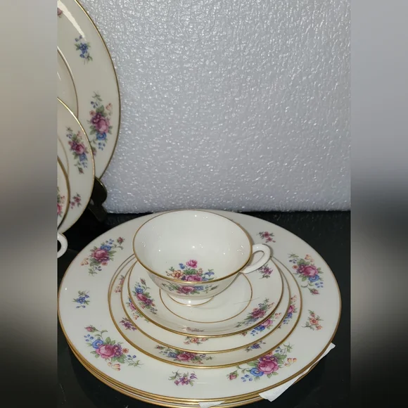 1930s REAR LENOX ROSE 20 PIECES Dinnerware Set WITH PURPLE LENOX STAMPED REAR - Picture 4 of 14